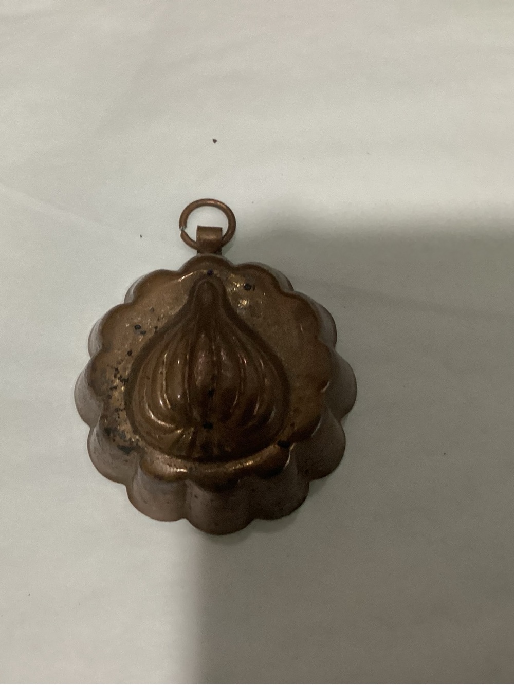 Vtg. Copper mini tart onion stamped mold with fluted design